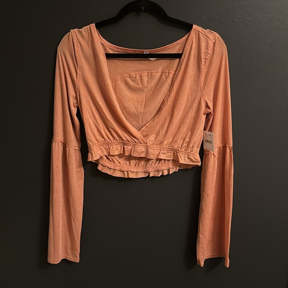 FREE PEOPLE MOVEMENT | Movin‎ On Up  Bell Sleeve Cropped Top | Small | NWT - Picture 2 of 7